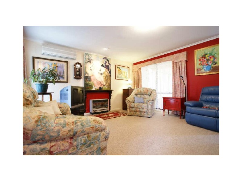 8 Small Place, Charnwood ACT 2615