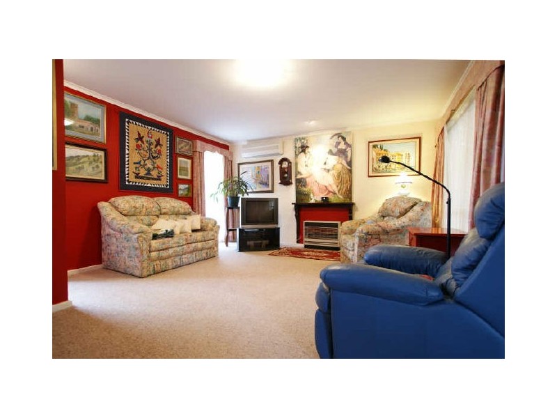 8 Small Place, Charnwood ACT 2615