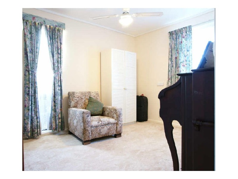 8 Small Place, Charnwood ACT 2615