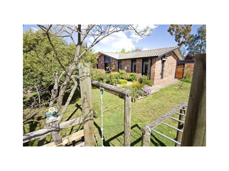 13 Poole Place, Latham ACT 2615