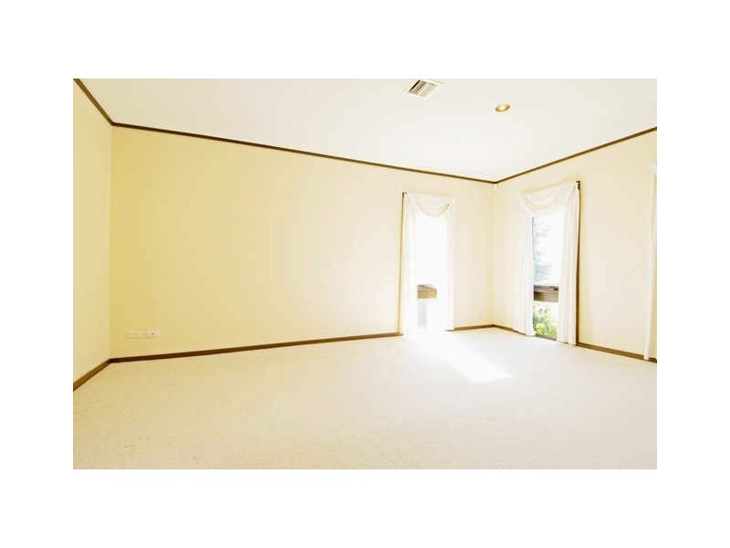 13 Poole Place, Latham ACT 2615