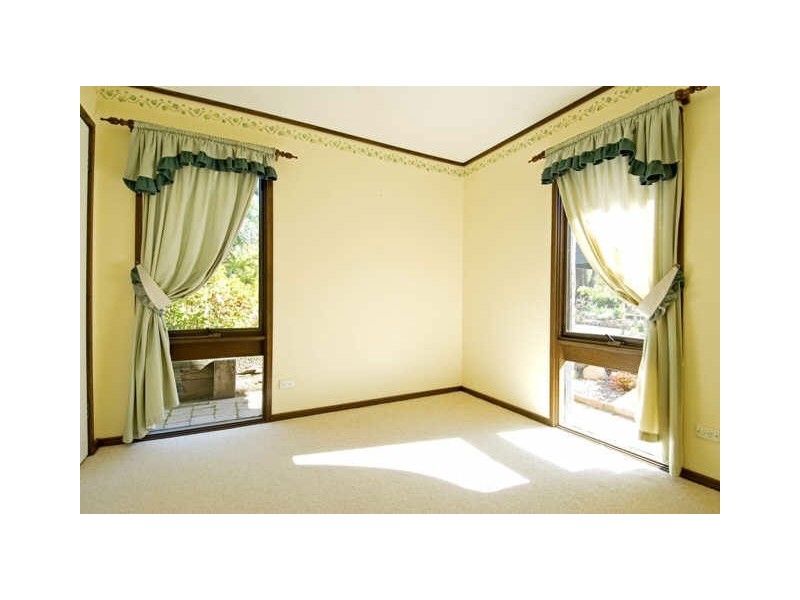 13 Poole Place, Latham ACT 2615