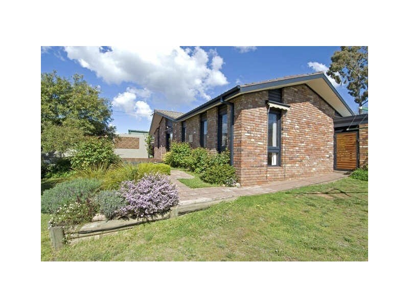 13 Poole Place, Latham ACT 2615