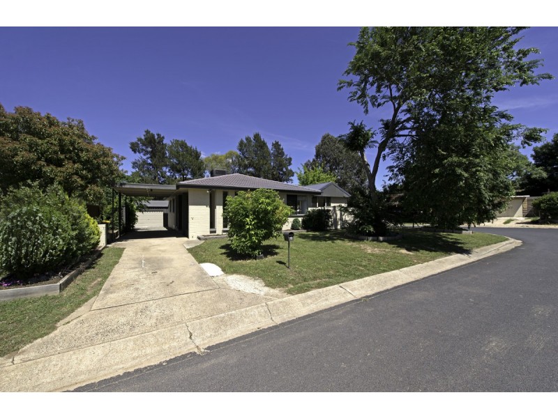 2 Forsyth Place, Charnwood ACT 2615