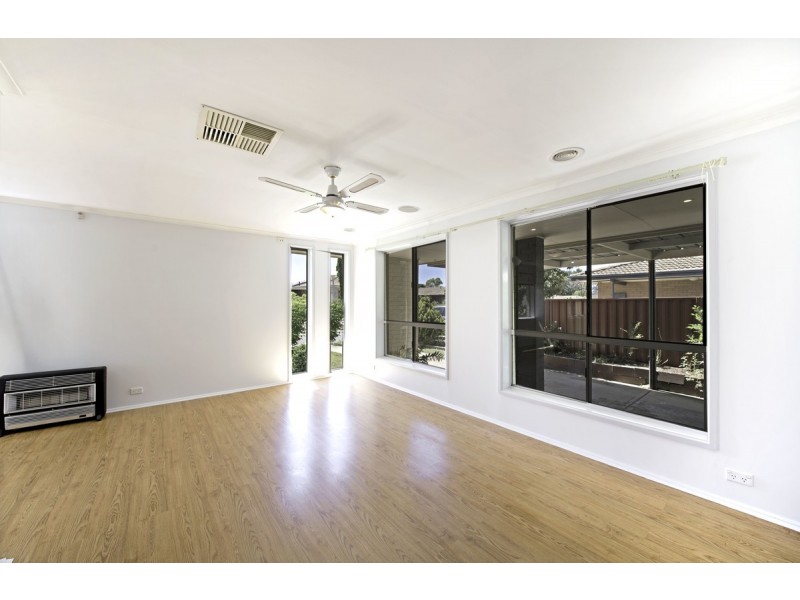 2 Forsyth Place, Charnwood ACT 2615