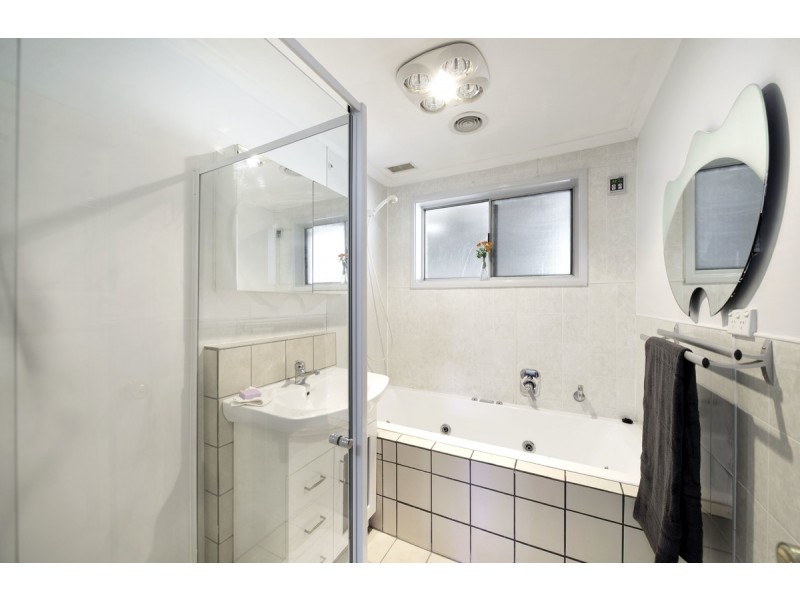 2 Forsyth Place, Charnwood ACT 2615
