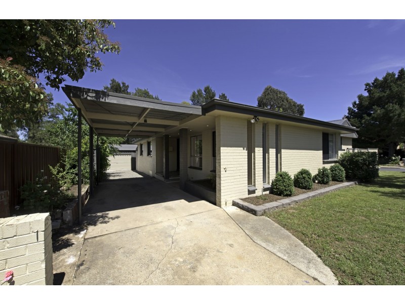2 Forsyth Place, Charnwood ACT 2615