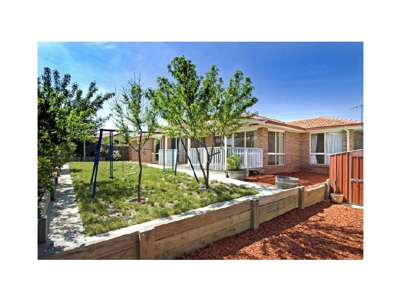 2 Tarrant Crescent, Dunlop ACT 2615