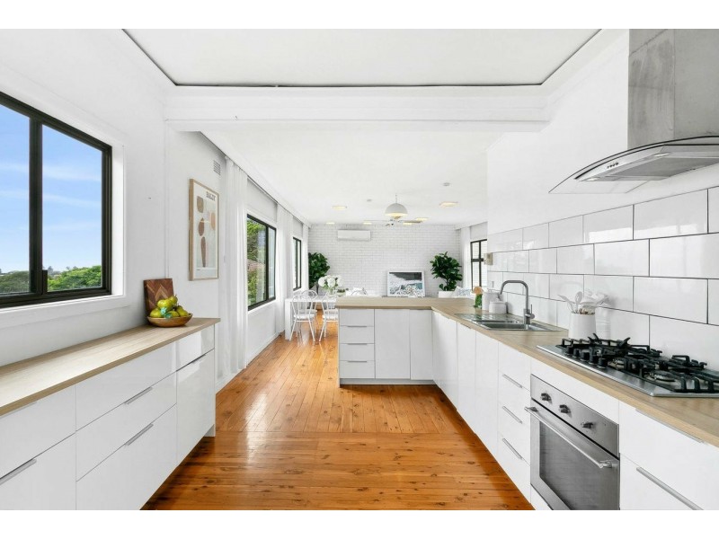 44 Woorarra Ave, North Narrabeen NSW 2101