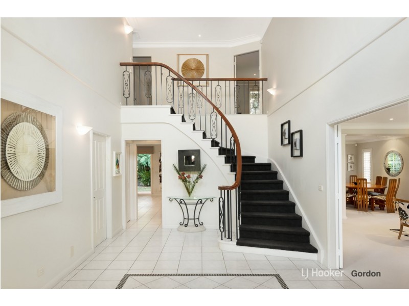 6 Maunder Avenue, St Ives NSW 2075