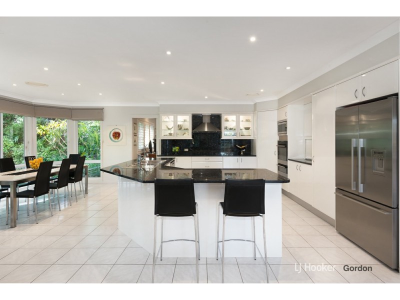 6 Maunder Avenue, St Ives NSW 2075