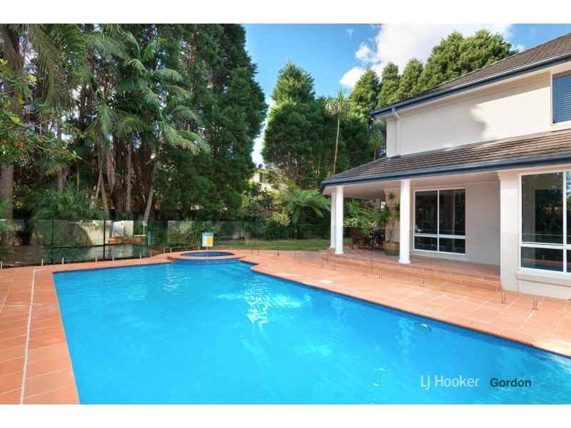 6 Maunder Avenue, St Ives NSW 2075