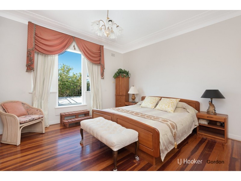 10 The Crest, Killara NSW 2071