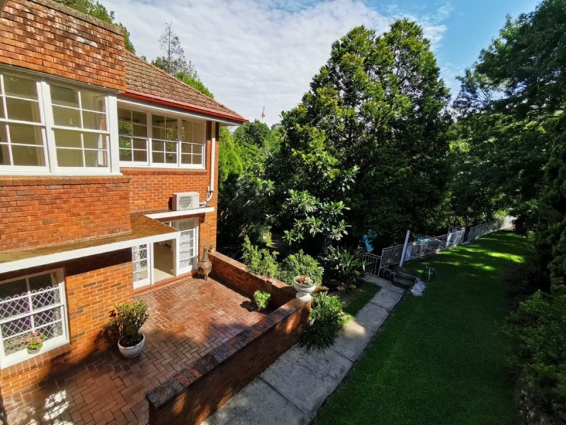 8 Bloomsbury Ave, Pymble NSW 2073