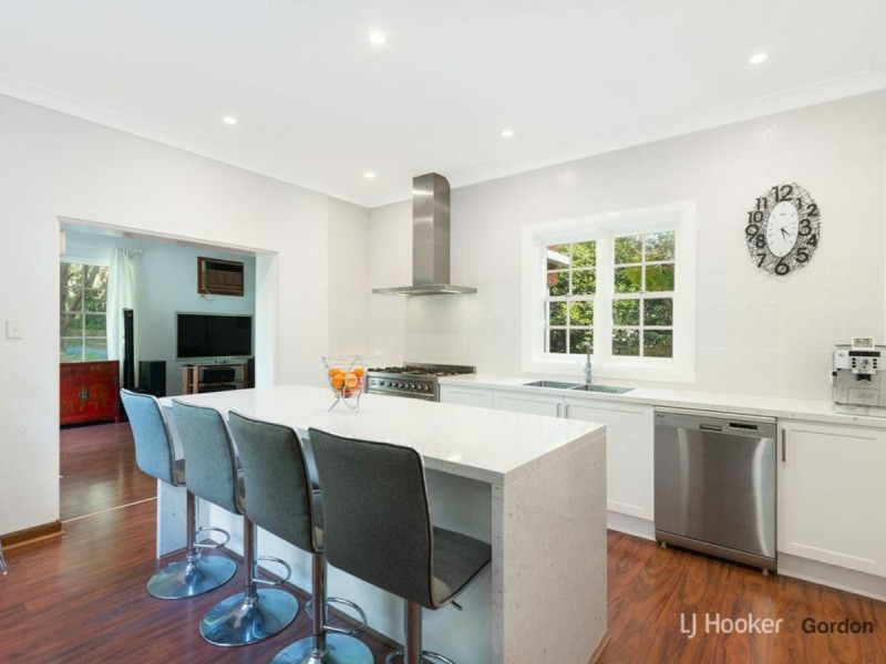 8 Bloomsbury Ave, Pymble NSW 2073