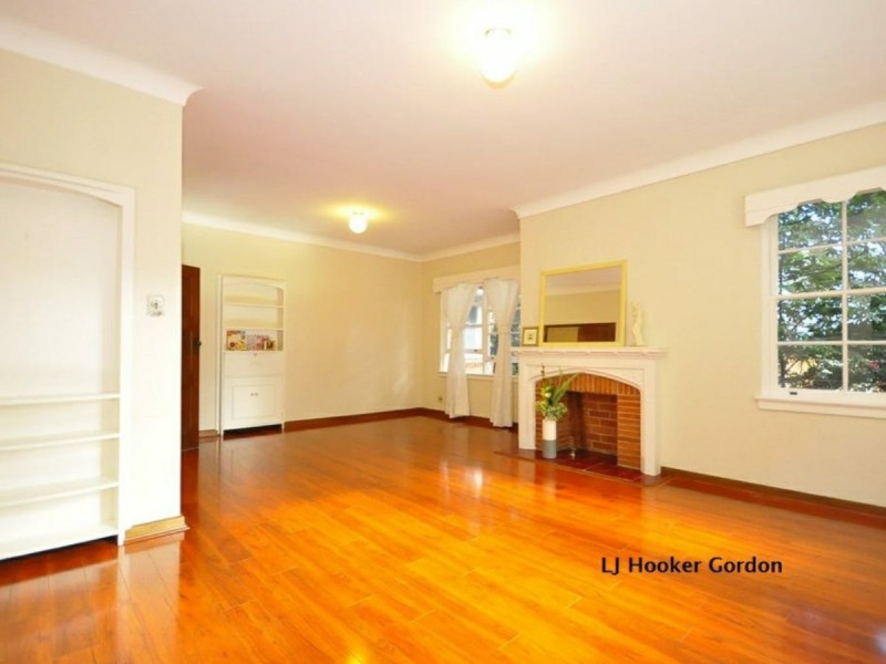 8 Bloomsbury Ave, Pymble NSW 2073