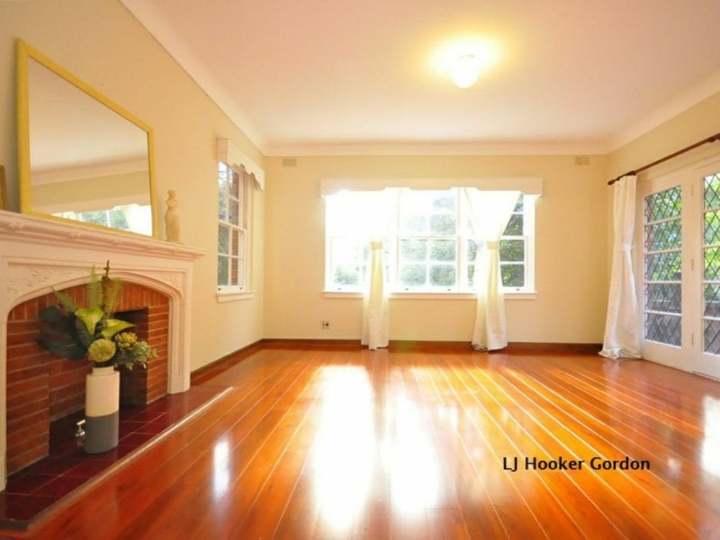 8 Bloomsbury Ave, Pymble NSW 2073