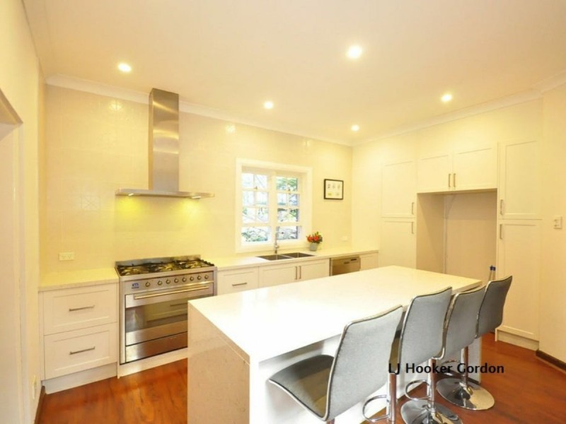 8 Bloomsbury Ave, Pymble NSW 2073