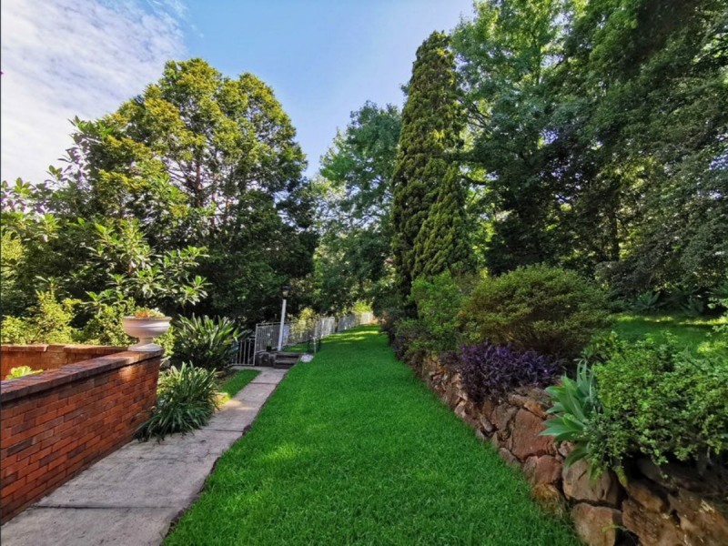 8 Bloomsbury Ave, Pymble NSW 2073