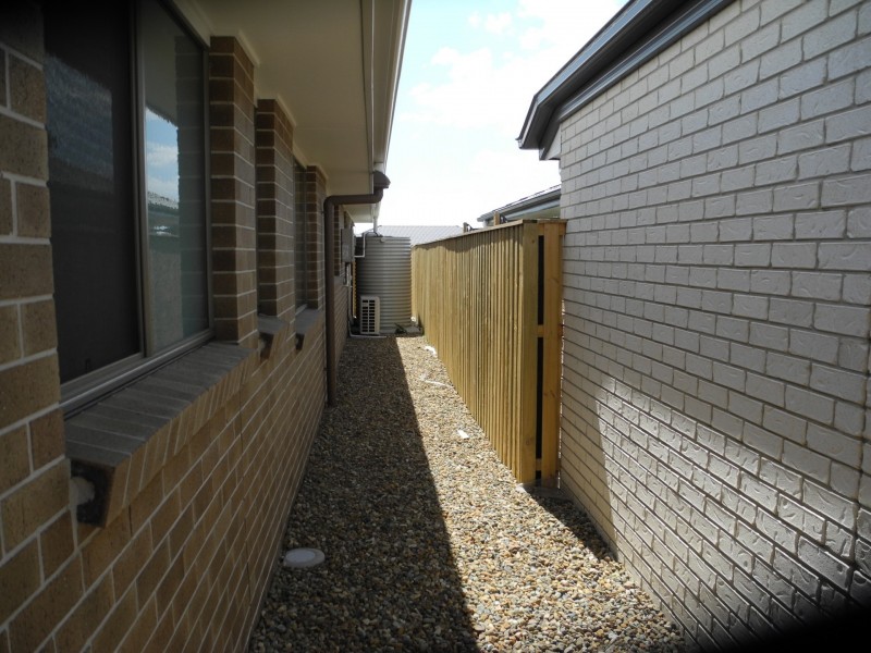 27 Moondarra Street, Pimpama QLD 4209