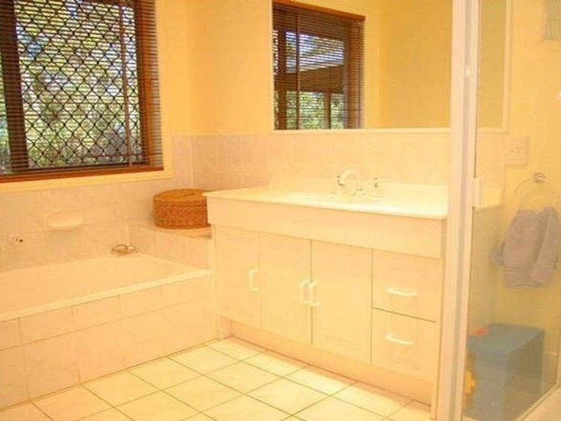 28 Bayview Drive, Tanah Merah QLD 4128