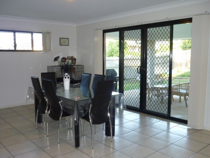 13 Innes Close, Parkinson QLD 4115