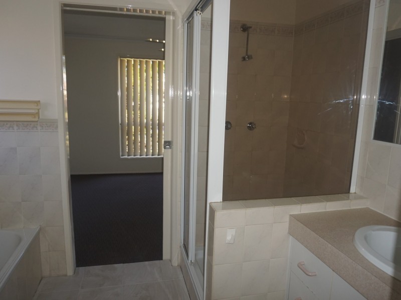 24 Yeates Crescent, Meadowbrook QLD 4131