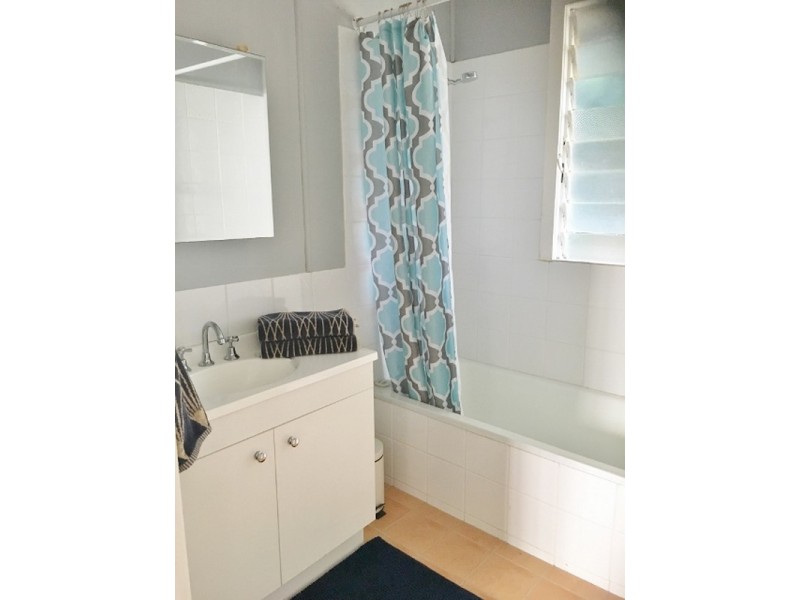 305 Upper Esplanade, Manly QLD 4179