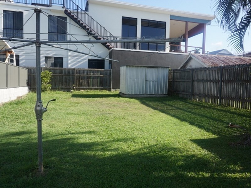 305 Upper Esplanade, Manly QLD 4179