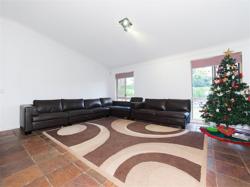 7 Parkroyal Crescent, Regents Park QLD 4118