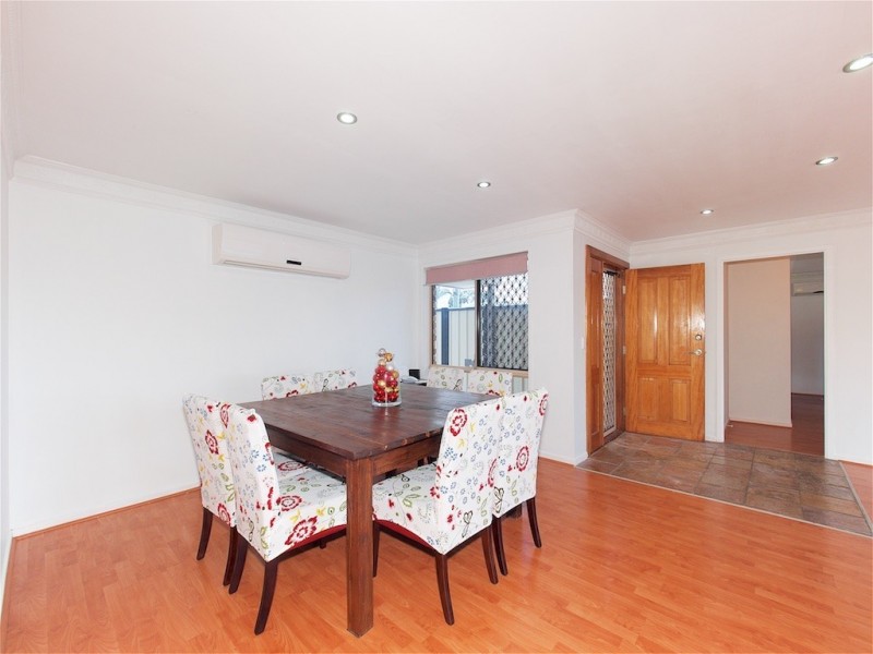 7 Parkroyal Crescent, Regents Park QLD 4118