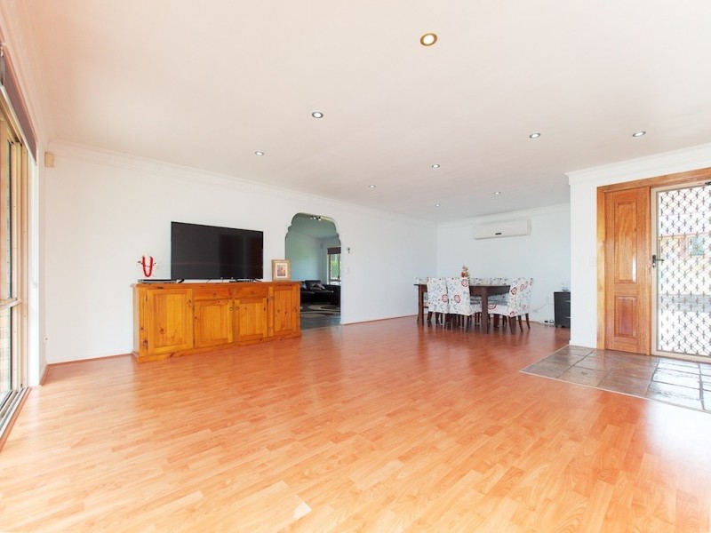 7 Parkroyal Crescent, Regents Park QLD 4118