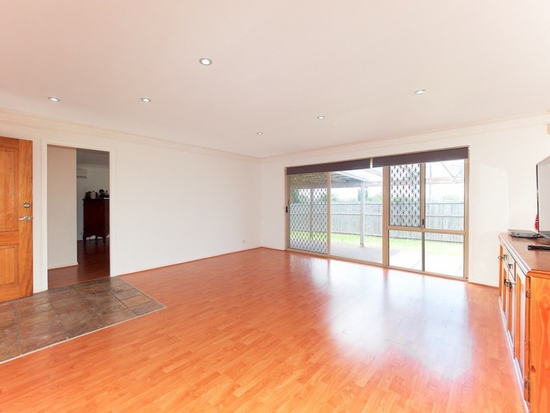 7 Parkroyal Crescent, Regents Park QLD 4118