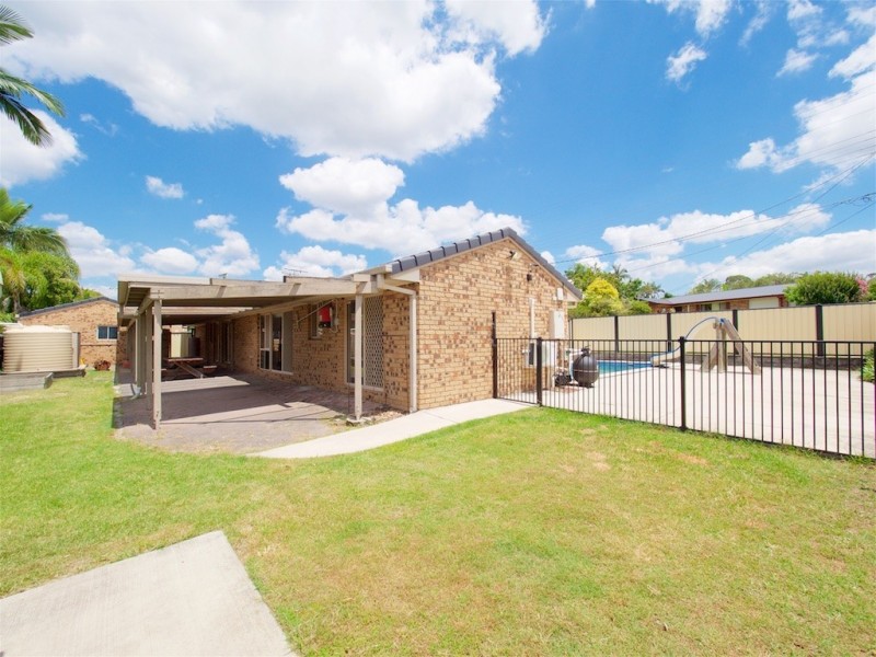 7 Parkroyal Crescent, Regents Park QLD 4118