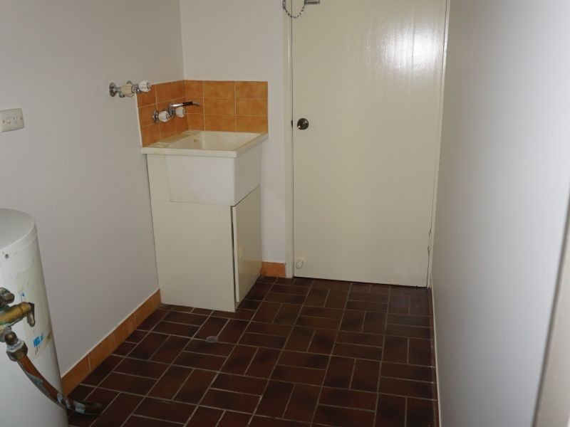 8 Whitcomb Street, Hillcrest QLD 4118