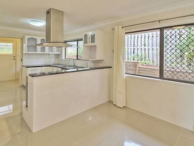 9 Juanita Grove, Springwood QLD 4127