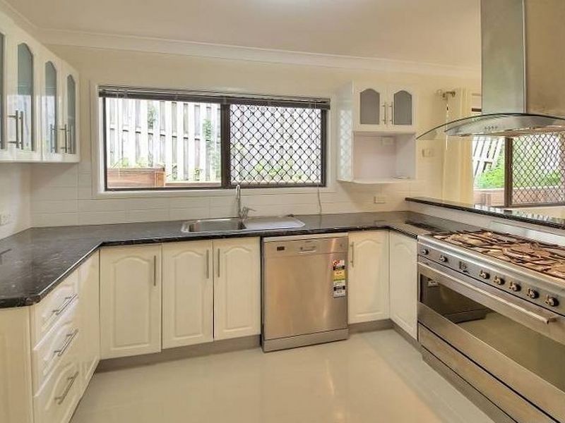 9 Juanita Grove, Springwood QLD 4127