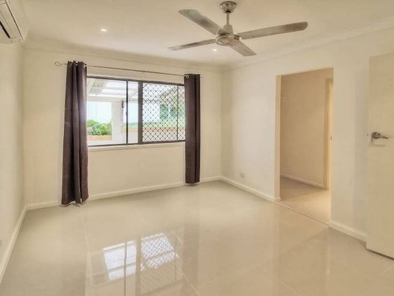 9 Juanita Grove, Springwood QLD 4127