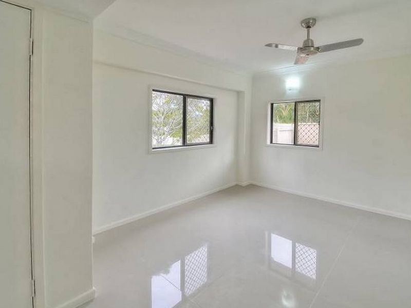 9 Juanita Grove, Springwood QLD 4127