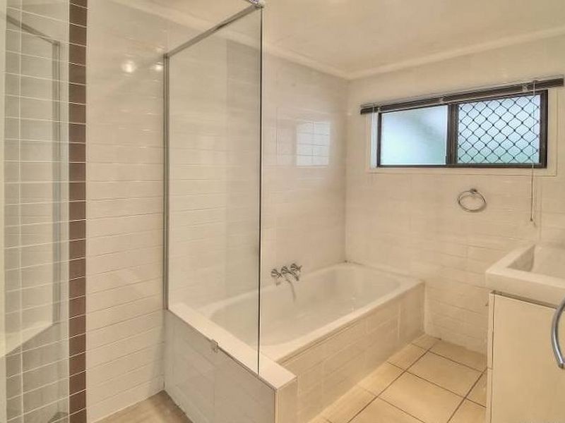 9 Juanita Grove, Springwood QLD 4127