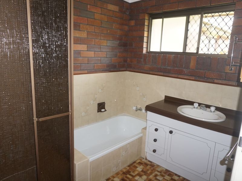 4 Simone Street, Boronia Heights QLD 4124