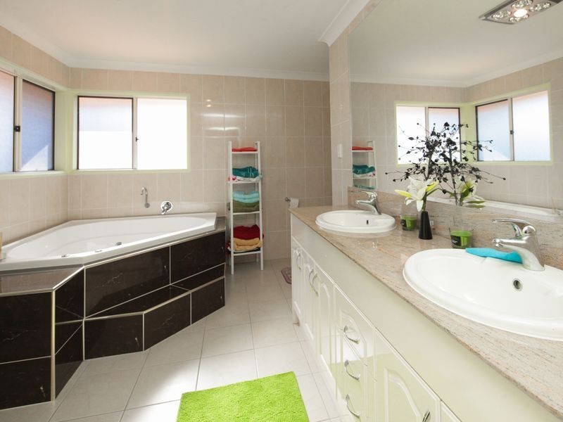 7 Ironbark Place, Heathwood QLD 4110