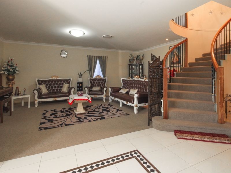 7 Ironbark Place, Heathwood QLD 4110