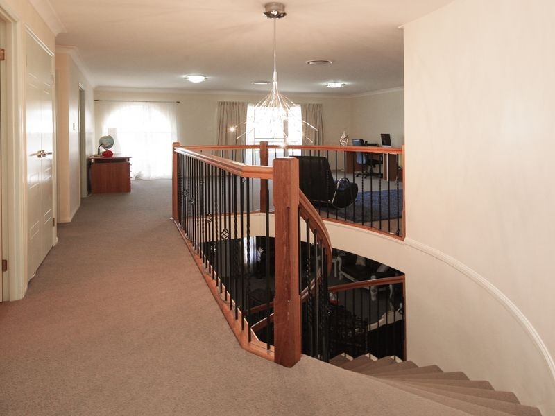 7 Ironbark Place, Heathwood QLD 4110