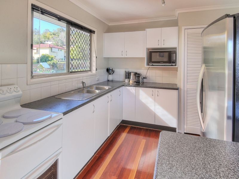 18 Raquel Ave, Springwood QLD 4127