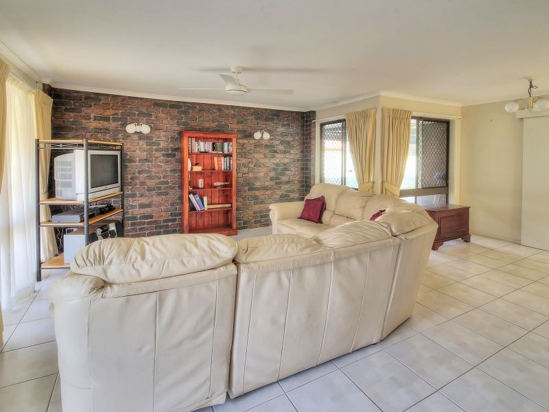 49 Caloola Drive, Springwood QLD 4127