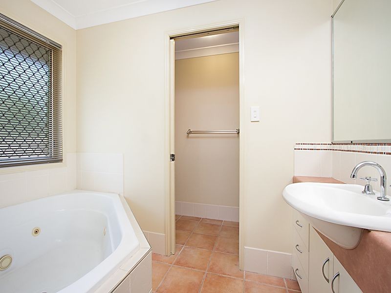 11 Fairway Drive, Meadowbrook QLD 4131