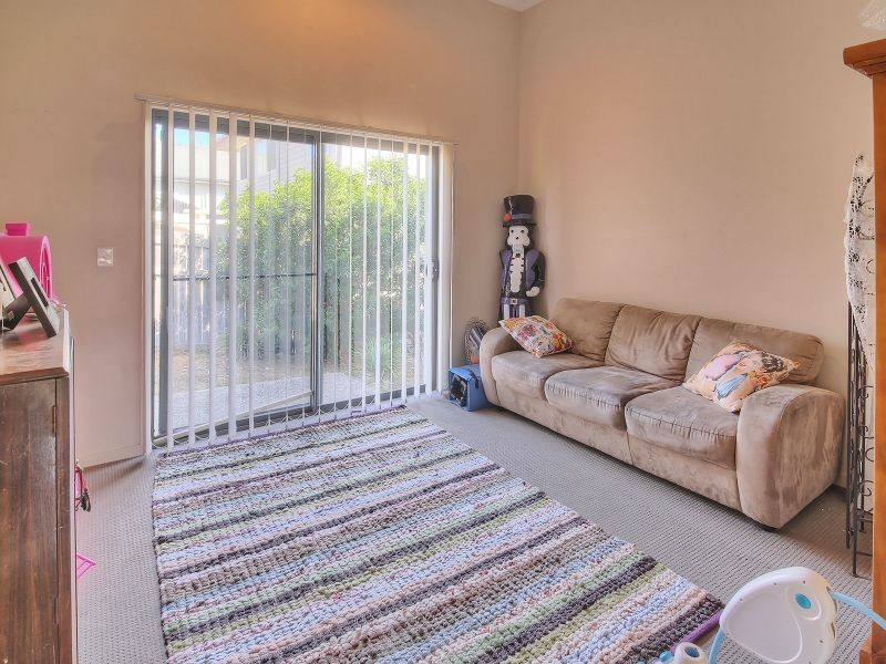 1 Yarraman Chase, Waterford QLD 4133