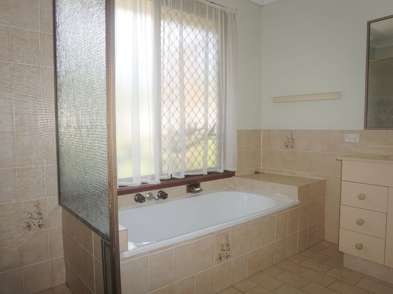 16 Oxley Circuit, Daisy Hill QLD 4127