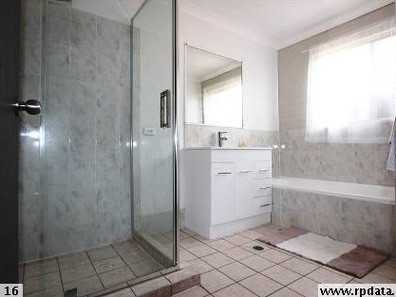 15 Kummara Rd, Edens Landing QLD 4207